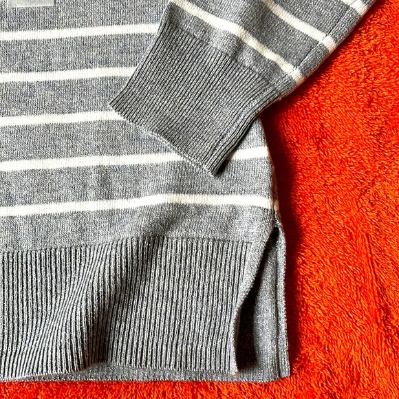 NWT Old Navy gray sparkly sweater size XS - Picture 4 of 5